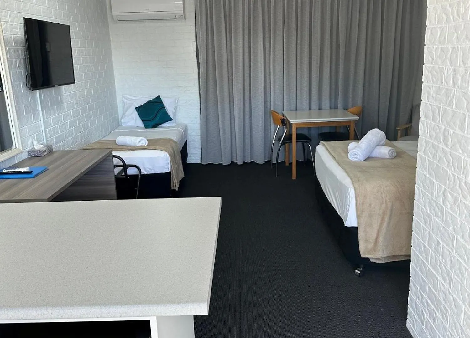 Bribie Waterways Motel Bongaree 3*,  Austrália