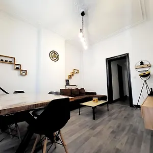 https://chambre-pive-en-plein-centre-de-charleroi.hotelsghent.com